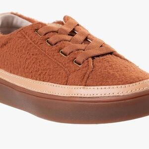 REVITALIGN Malibu Teddy Brown and Cream Sneakers size 9B